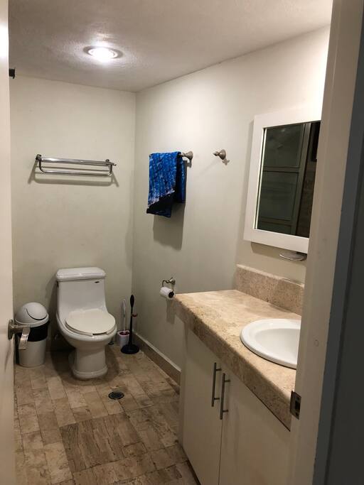 cuenta con un baño a compartir