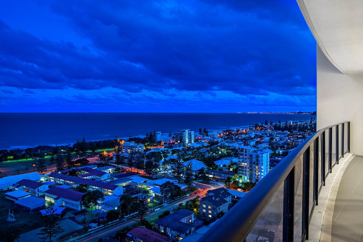 3 Bedroom Ocean Views Apartment in Broadbeach - photo 4