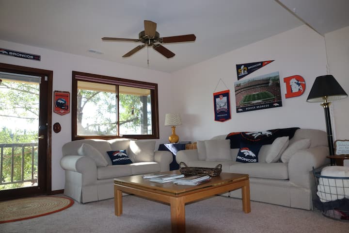 Park Vista Estates. County Living With City Access - Colorado Springs, CO