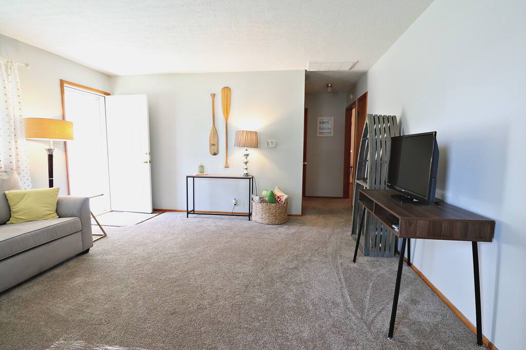 Guests can enjoy the 32" TV, selection of DVDs, WiFi, and Satellite channels. Guests also have access to a take-n-leave library & board games.