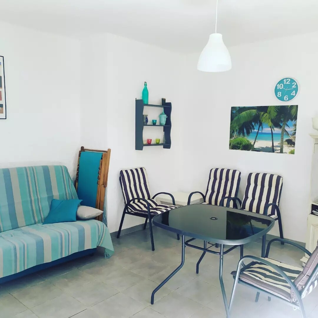 Obývacia izba s rozkladacou pohovkou (140 cm matrac)