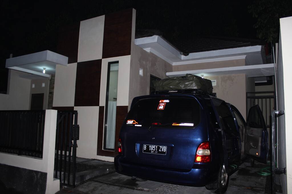 1 car park (night picture)