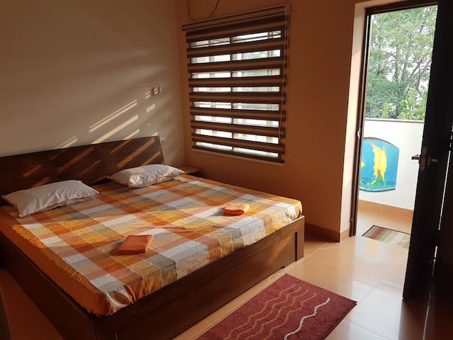 Taktsang: Elegant 1BHK, French Town, Near Beach Rd