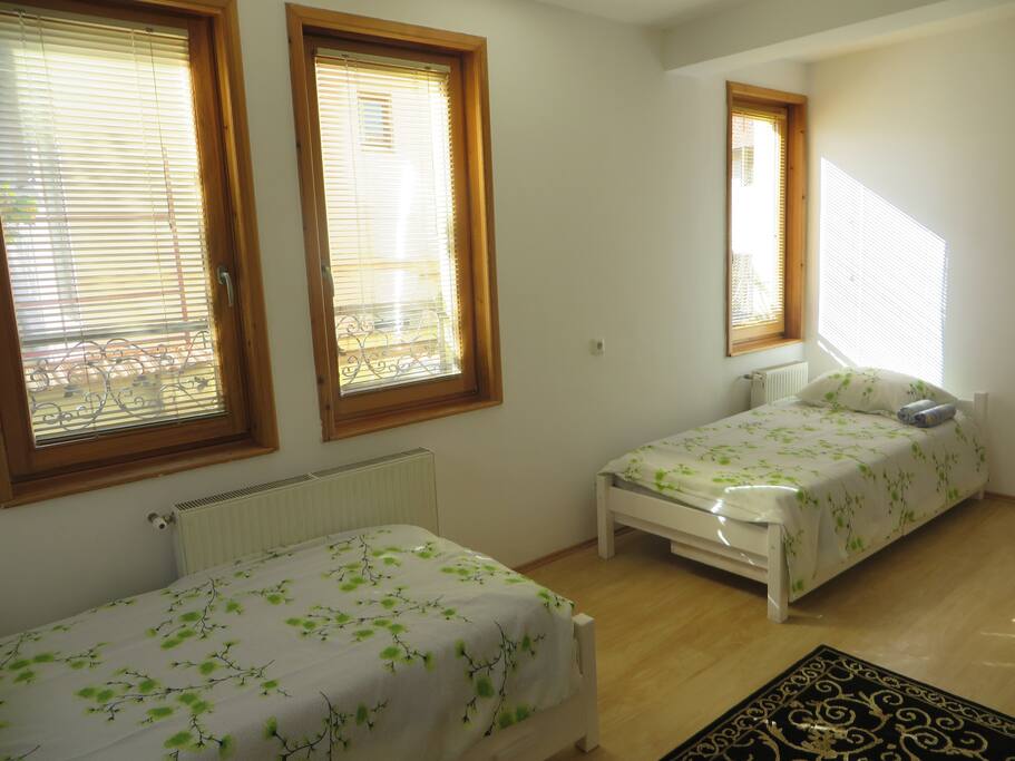 4 windows with plenty of sunlight.
Heating radiators right by the beds.