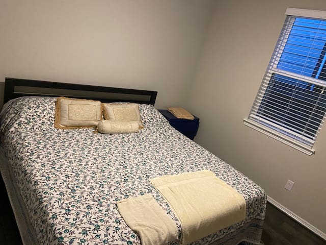 Spacious king size bed available in Richmond