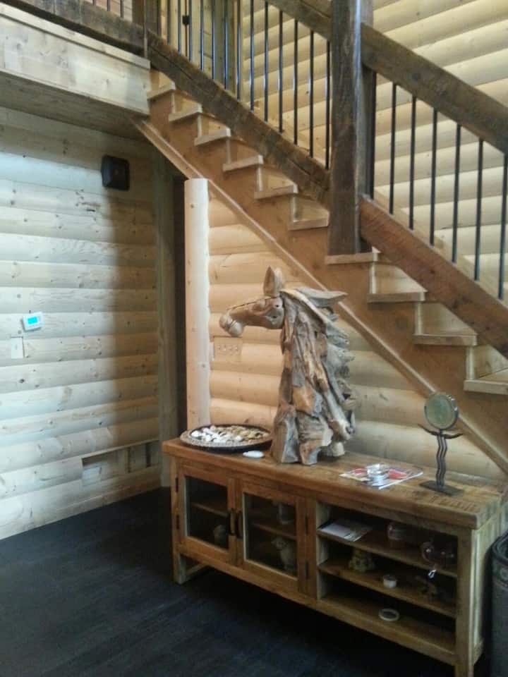 Running Creek Log Cabin