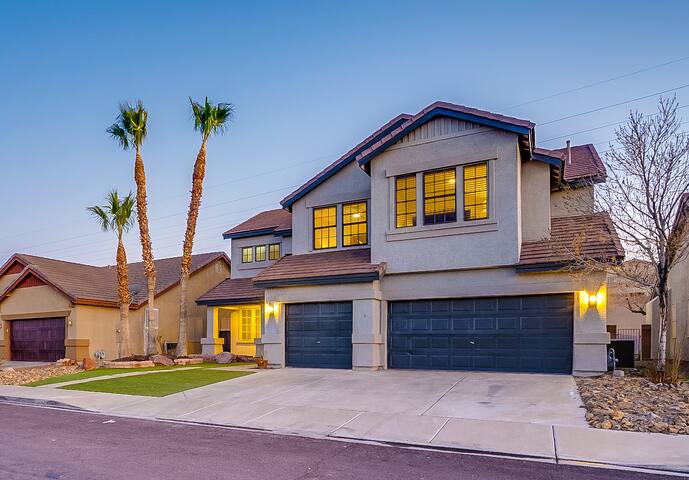 Amazing 5 Bed / 4 Bath Residence with Pool / Spa gallery image 4