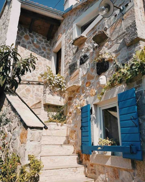 Top performing Airbnb: Apartment Slivno 2 in Zlarin