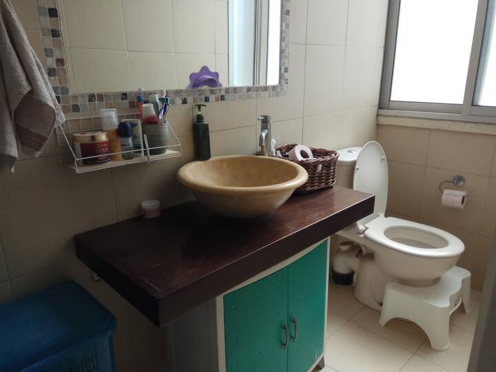 quiet¢ral, vegi kitchen+cat. for women/couples