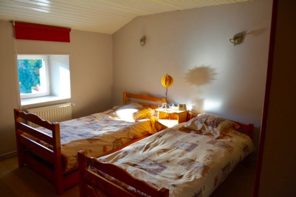 Chambre avec 2 lits simples