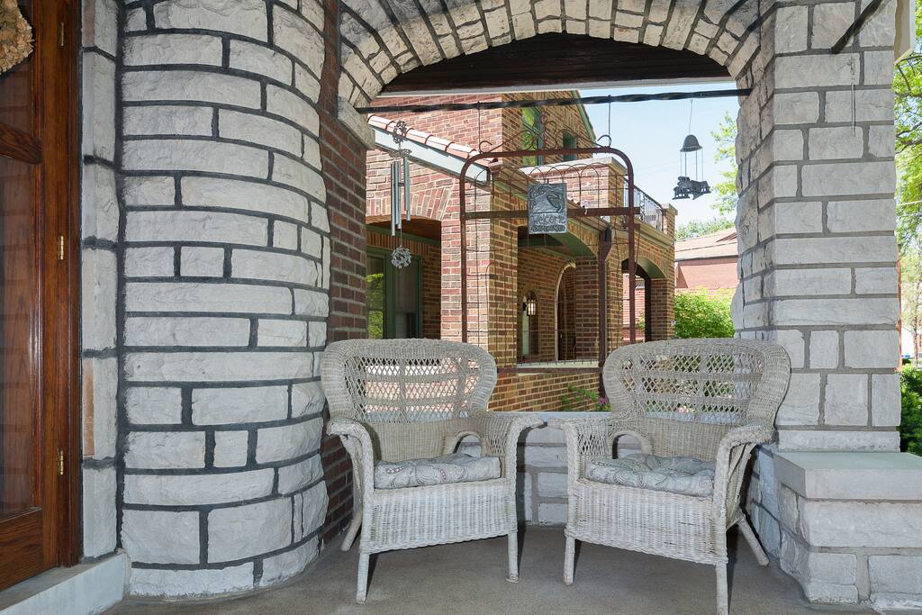 Covered entryway ... enjoy watching the rain!