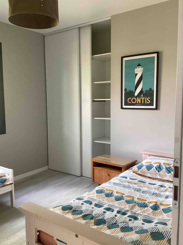 Habitación infantil cada habitación tiene su armario 