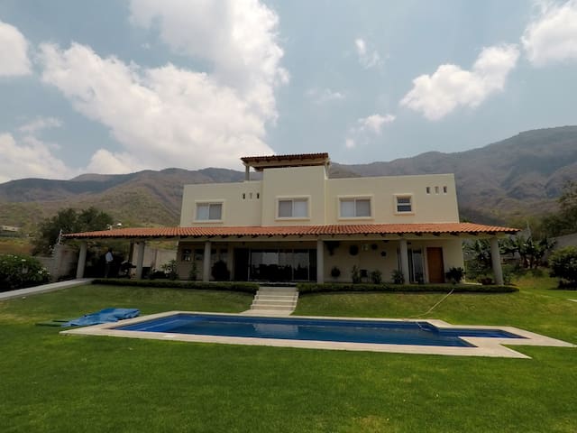 Residencia con Vista al Lago de Chapala Casas en renta