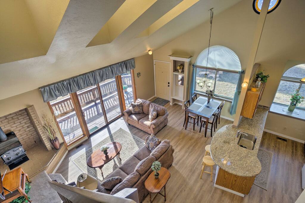 With 1 bedroom, 1 bathroom and a large loft, this property comfortably sleeps 6.