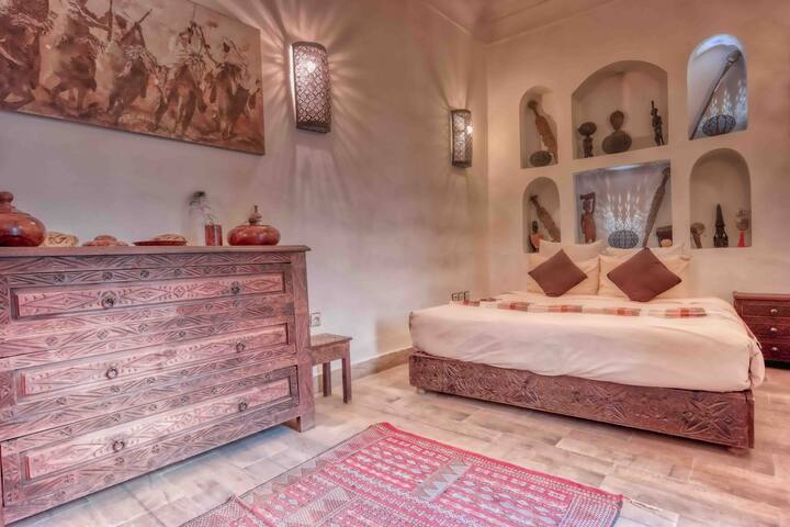 The Hera JR.suite, dar Xenia