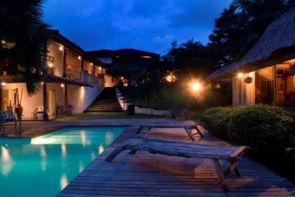 Seating pool view