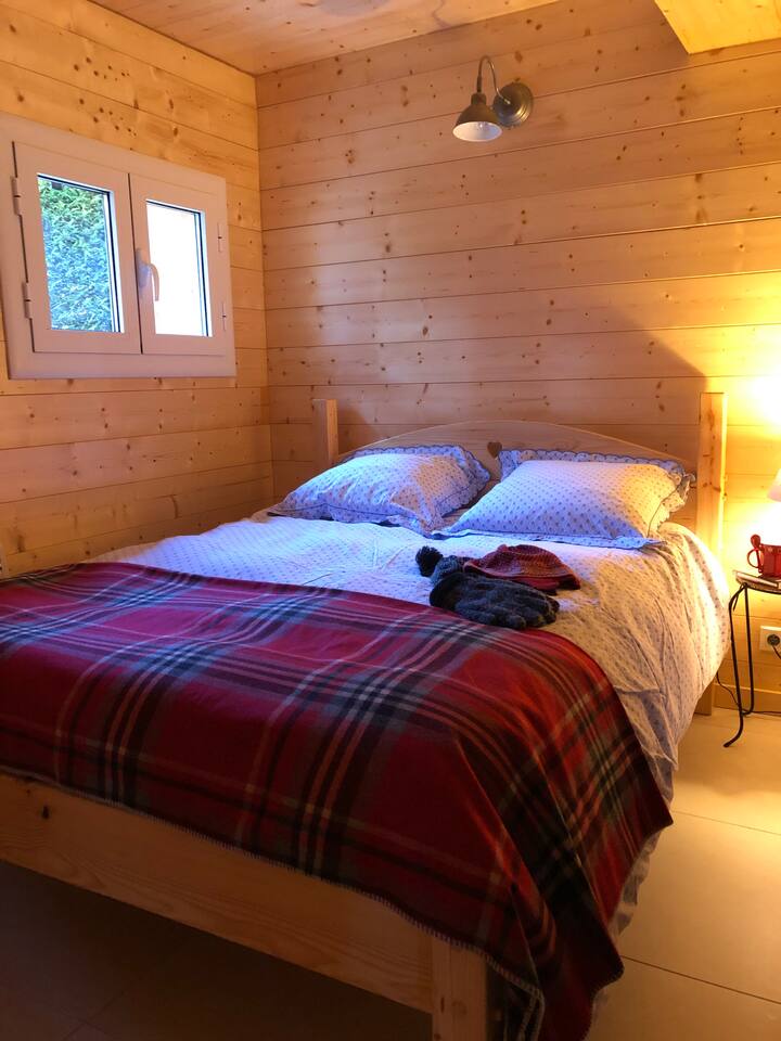 1 chambre Principale avec un lit double / 1 основна спалня с двойно легло queen size.