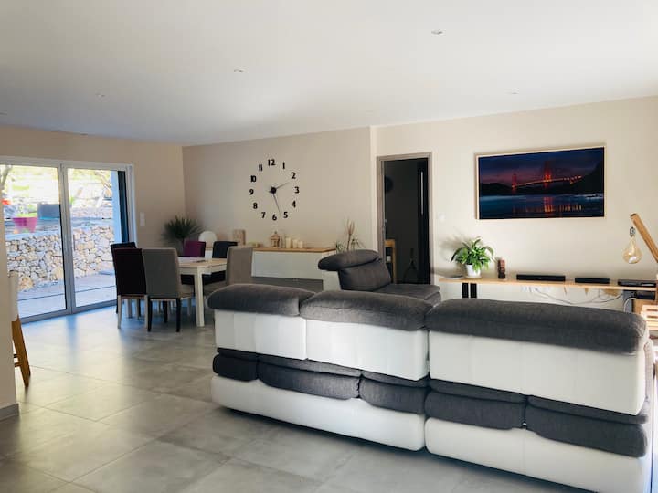 客厅，客厅，餐桌