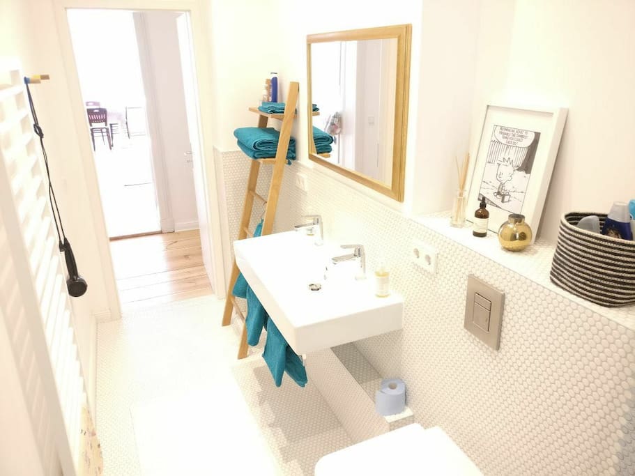 Badezimmer mit Dusche