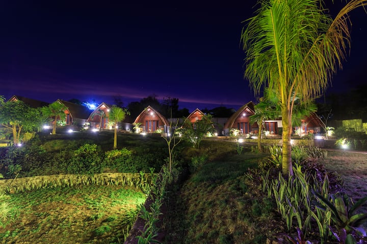 Pulau Sebayur Besar Holiday Rentals & Homes - Pasir Putih, Komodo