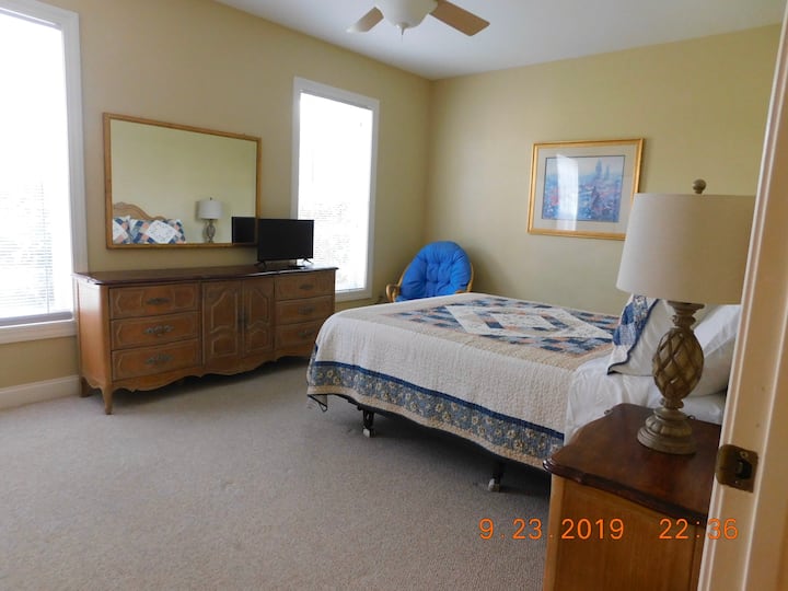 Chumba cha kulala cha pili na kitanda cha malkia