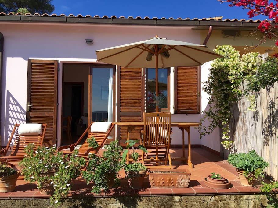 Terrazza privata e ingresso nell'appartamento