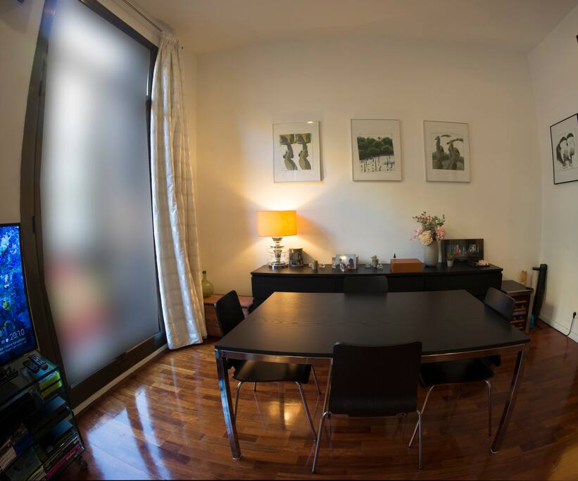 Dining area for 4 attached to the living room