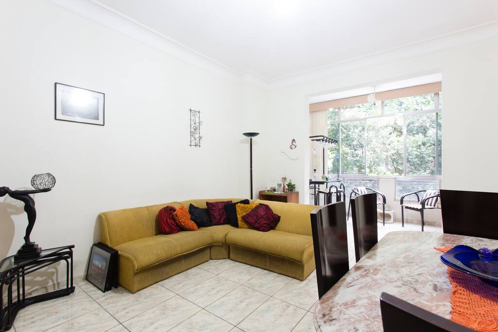 Sala ampla e arejada