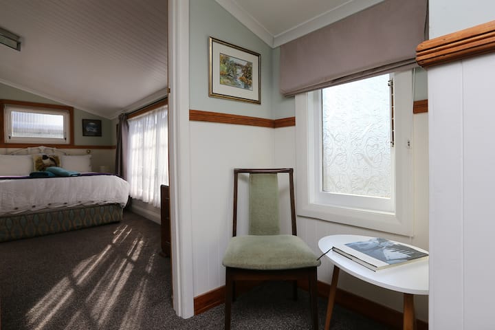 Smaller of the two Bedrooms ( second bedroom).