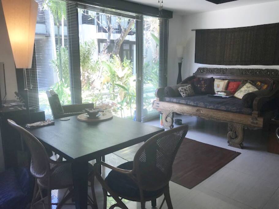 Sitting room with doors to garden and pool