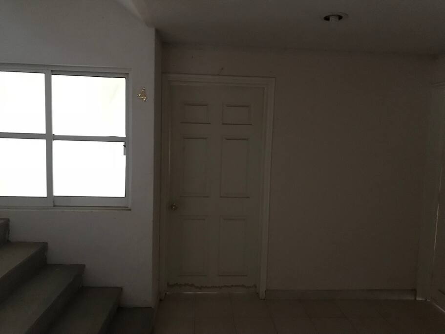 Dos entradas al departamento