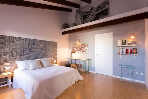 Design top floor Old Town touristic lodging TI153