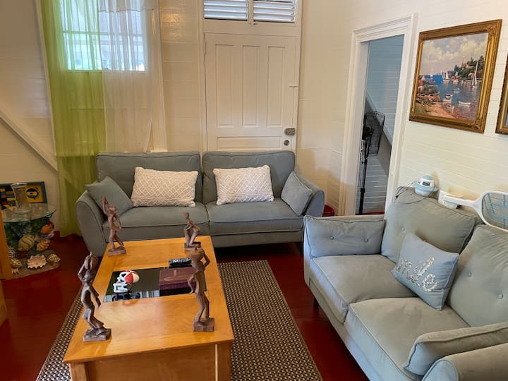 Warm Relaxing Getaway In A Cabin Style Home - Port Antonio