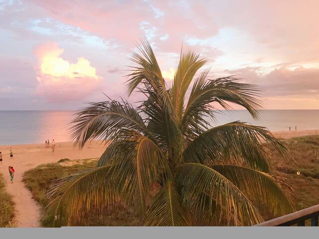Sanibel Beachfront Condo at Sand's Edge-Great View