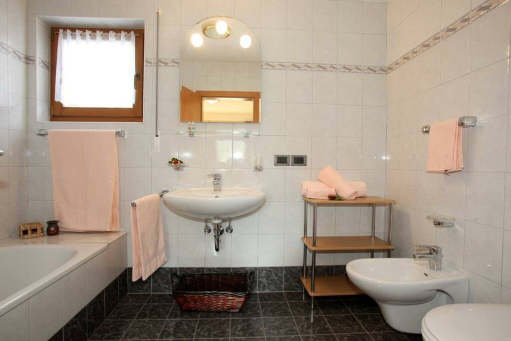 Ciasa Rudiferia Big bathroom