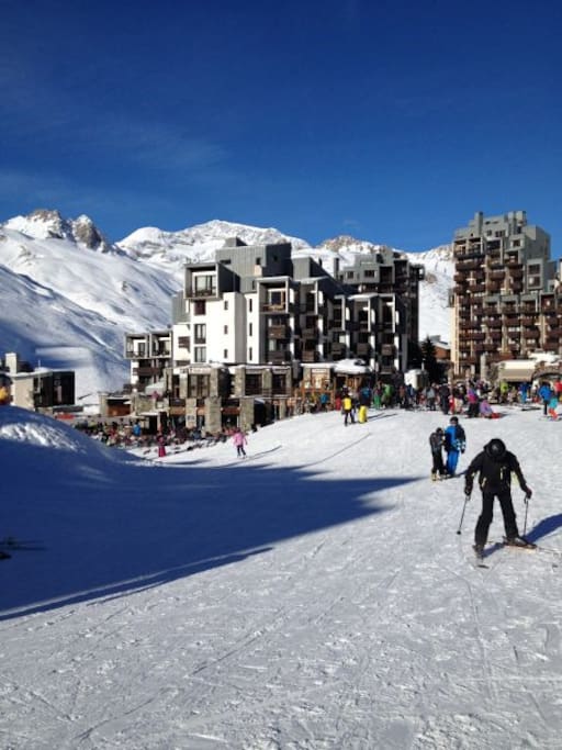 Arrivée et départ skis aux pieds - Front de neige de Val Claret