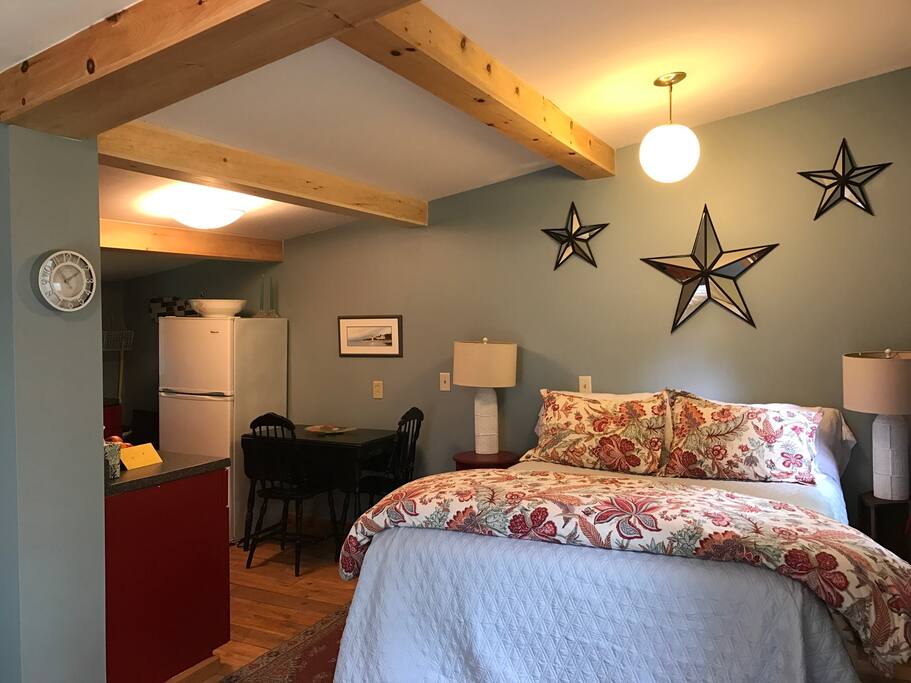Queen bed with high-end bedding
