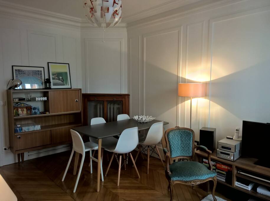 Salon - partie salle à manger
Living room - dining room