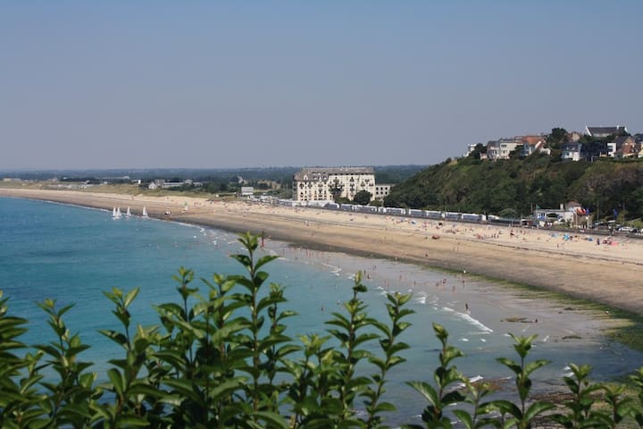 Apartment near the sea