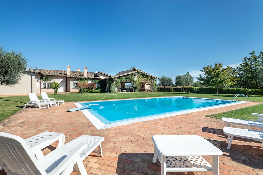 Villa Cassia Piscina, Campo da Calcio e Tennis Ville