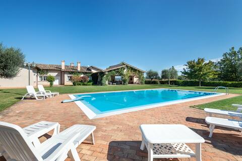 Luxe Roman Villa For Families | 25mins From Centre