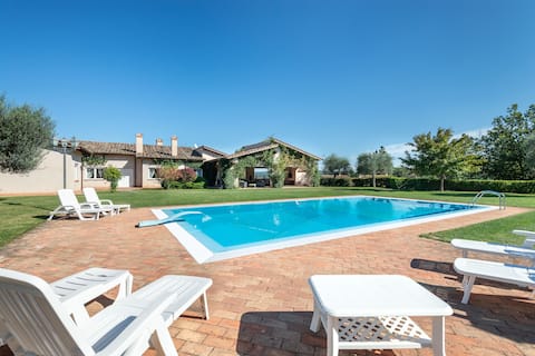 Luxe Roman Villa For Families | 25mins From Centre