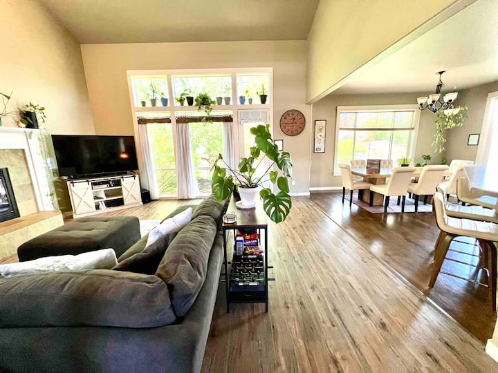 Comfy Quiet*hot Tub* Remote-work+family Ready - Bend, OR