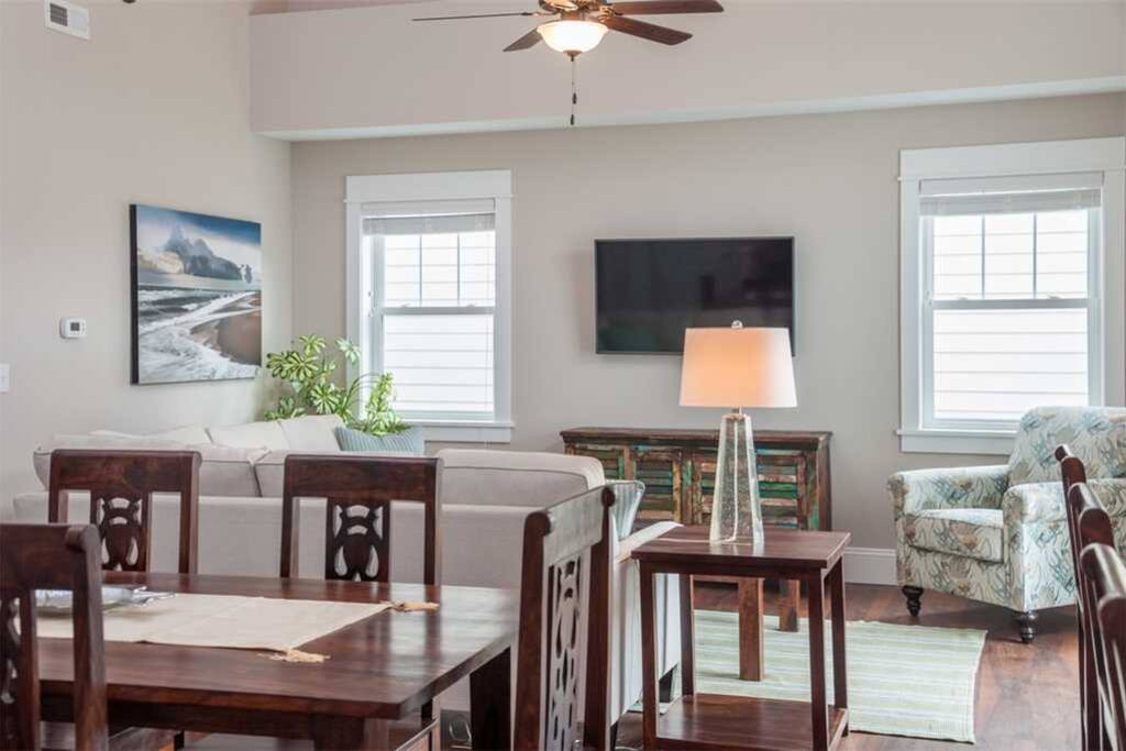 BV10A: Beaccon Villas 10A l Mid Level Living Area