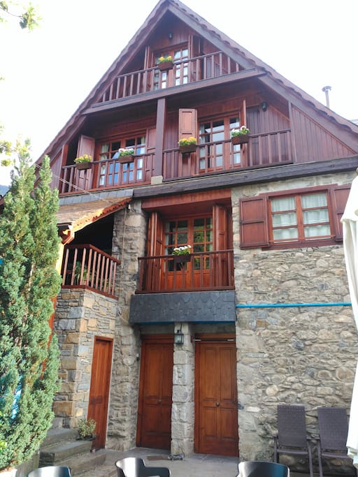 FACHADA DESDE EL PATIO