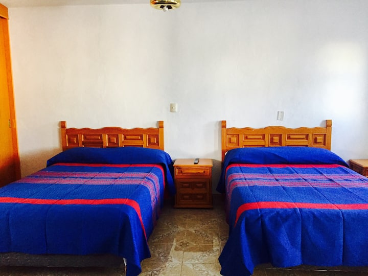 Prostor za do 6 osoba. (1 sofa)