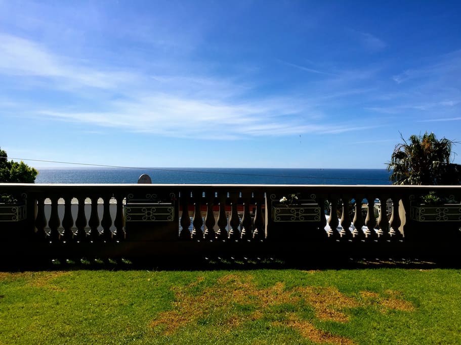 Large sunny garden with uninterrupted sea views.