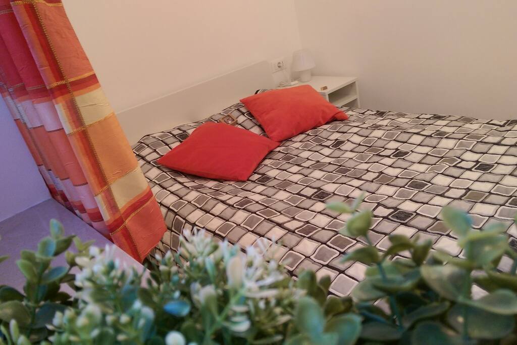 Queen size bed