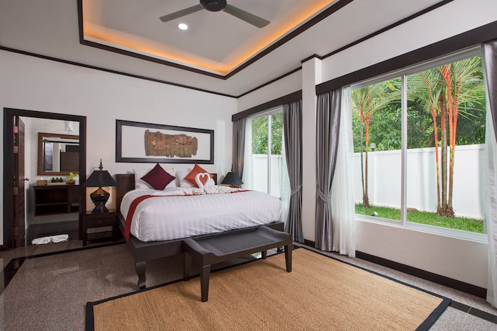 Dormitorio3 con vistas al jardín y baño privado.