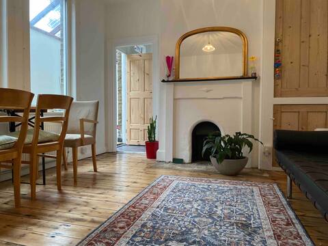 Two bedroom ground-floor flat, off-street parking